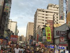 -六合夜市