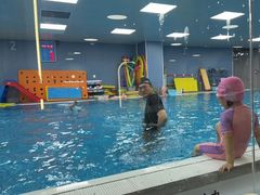 -蓝鲸奇亲子游泳俱乐部