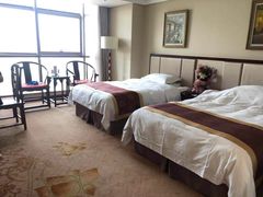 -乌兰湖畔草坪轻奢营地