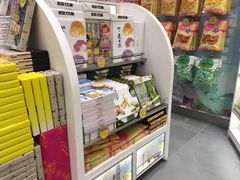 -零食物语香港駅(机场DFS店)