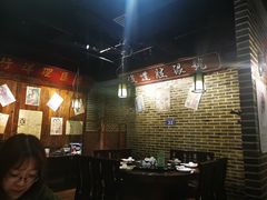 大堂-东口码头·烧鸽子·鱼头泡饼·地方菜(金鹰悦城店)