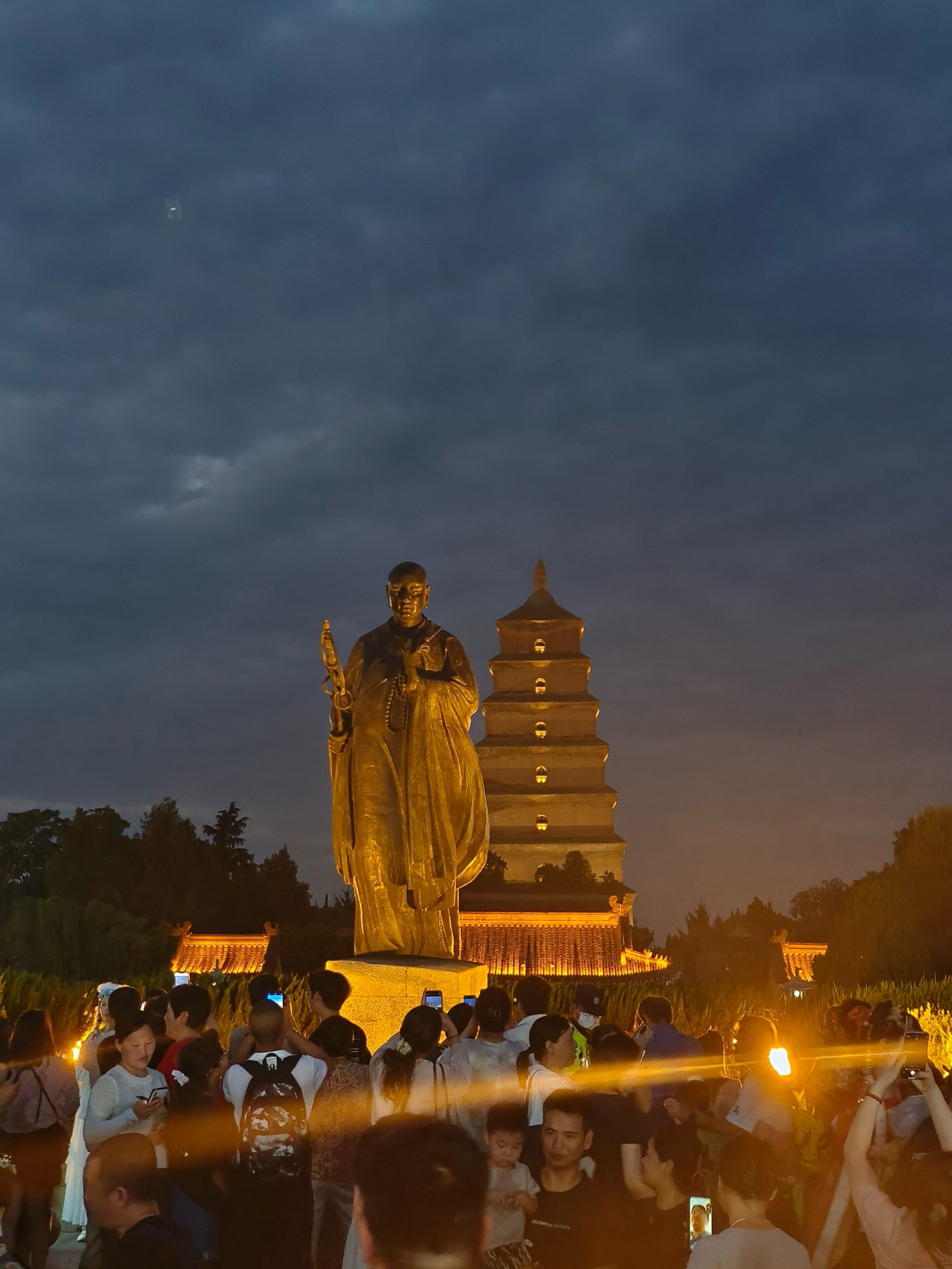 天天领红包打卡西安大唐不夜城,晚上去的