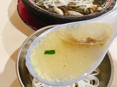 -刚砂锅鸡丝米线