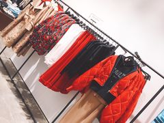 -URBAN REVIVO(上海中庚漫游城店)