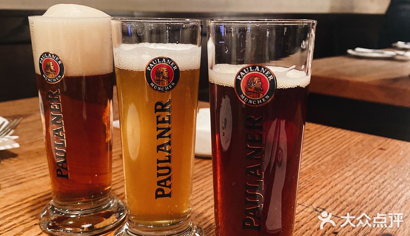 花园里的德国啤酒餐厅[啤酒]烤猪肘的绝配是酸菜！