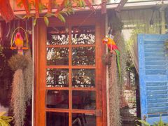 -Cuc Gach Quan Restaurant