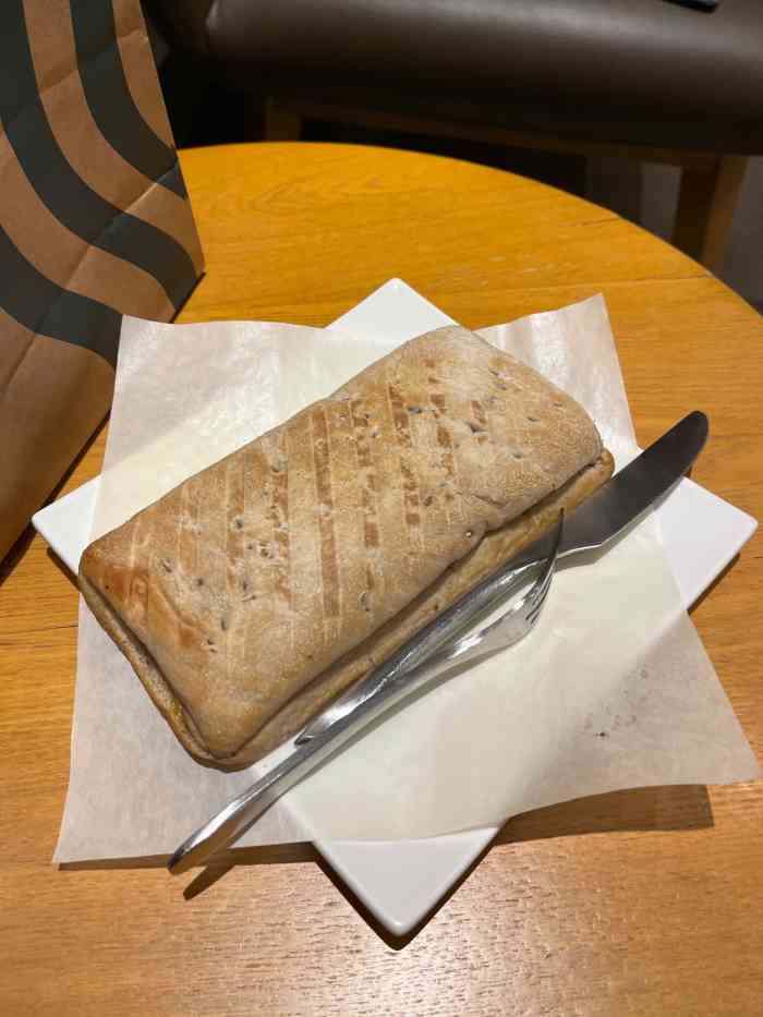 星巴克(新汇华庭店)-"喜欢来坐一坐,在这待着很放松,电源也多,.