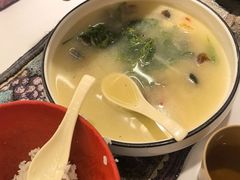 -刘姐啤酒鱼民族演艺餐厅(西街总店)