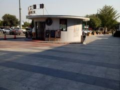 -窦店服务区-停车场