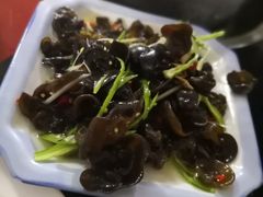 -鲁朗纳麦石锅鸡庄园