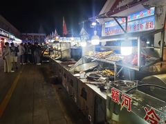 -布尔津河堤夜市