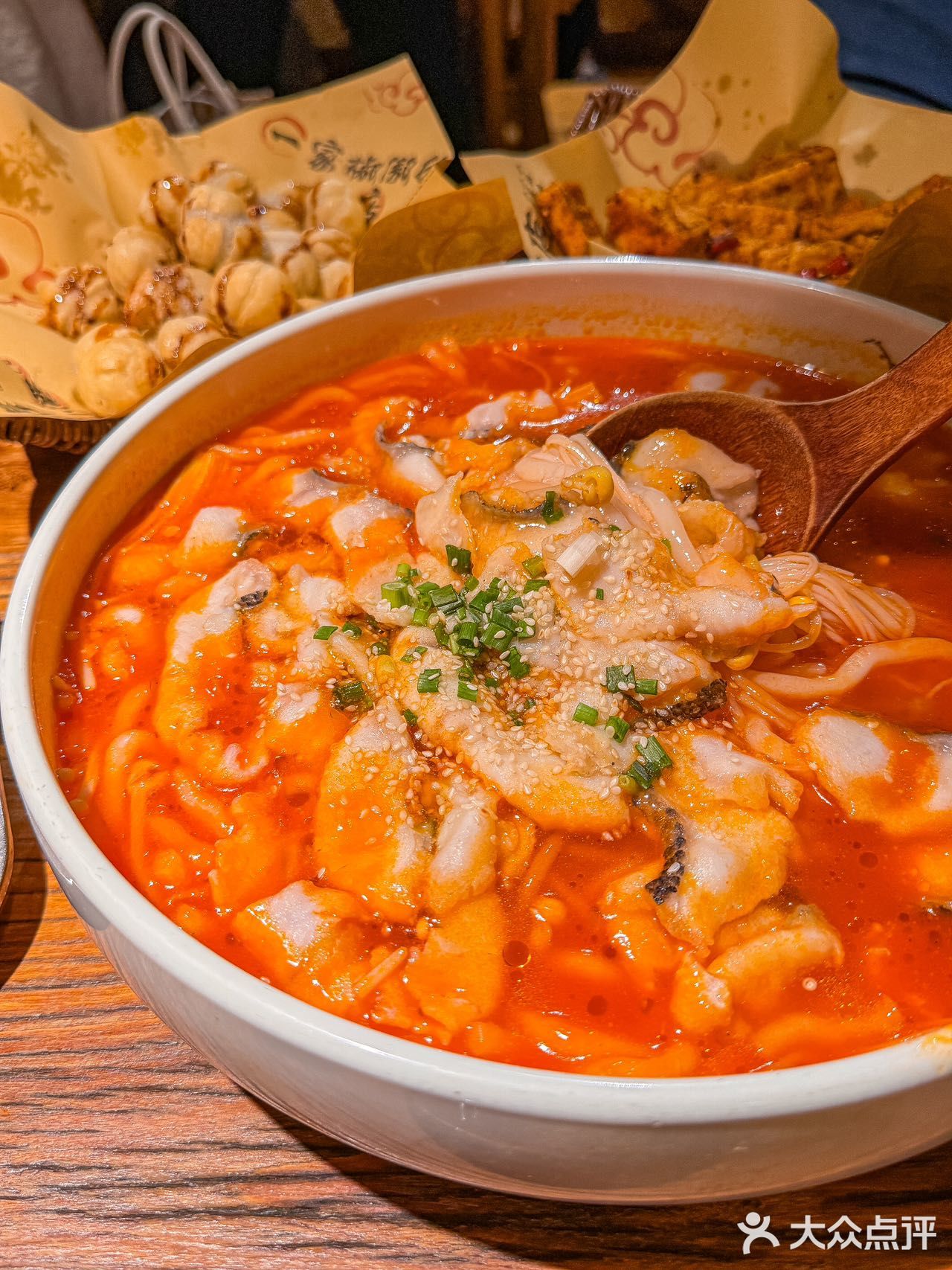 江湖菜、菜量大、四川大厨掌勺，口味正宗。酸汤鱼