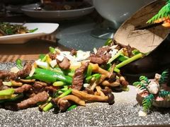 椰皇牛肉粒-渔太泰漓江小馆·广西融合菜(西街店)