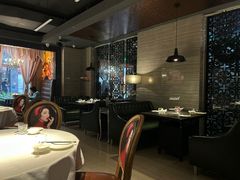 -河畔春天时尚餐厅