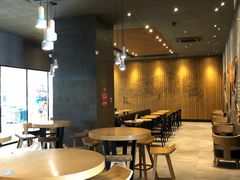 大堂-星巴克臻选(舟山凯虹广场店)