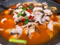 思茅酸汤鱼片-老滇山寨•云南特色菜•地方菜•民族风情歌舞表演(金碧店)