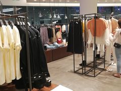 -URBAN REVIVO(上海中庚漫游城店)