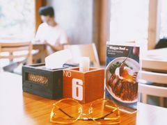 -Chom Cafe and Restaurant