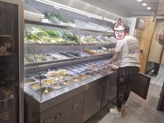 -愉肴麻辣香锅(中山路店)