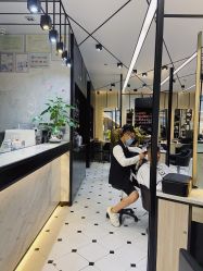 -HAIR CORNER