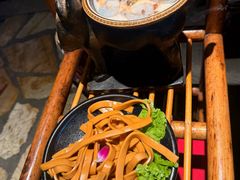 -老牌坊云南鱼豆花火锅(爱建店)