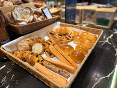 -广州万富希尔顿酒店·感趣自助餐厅·金秋蟹宴生蚝海鲜刺身