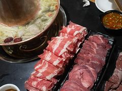 -果松木炭酸菜铜火锅·外婆参鸡汤