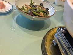 -帅巴人舅母子腊蹄民俗村