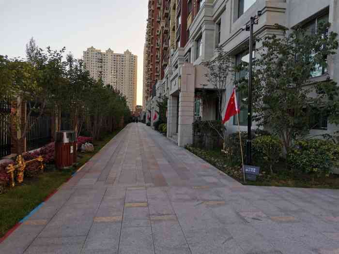 汇龙·温莎花园【小区位置】在道里区顾新街上.顾乡一带新.