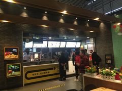 门面-麦当劳(郑州东高铁站店)