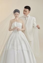 -至臻微拉婚纱摄影