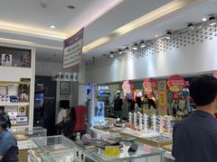 -美式眼镜·授权蔡司.依视路.尼康.豪雅.明月(人民广场店)