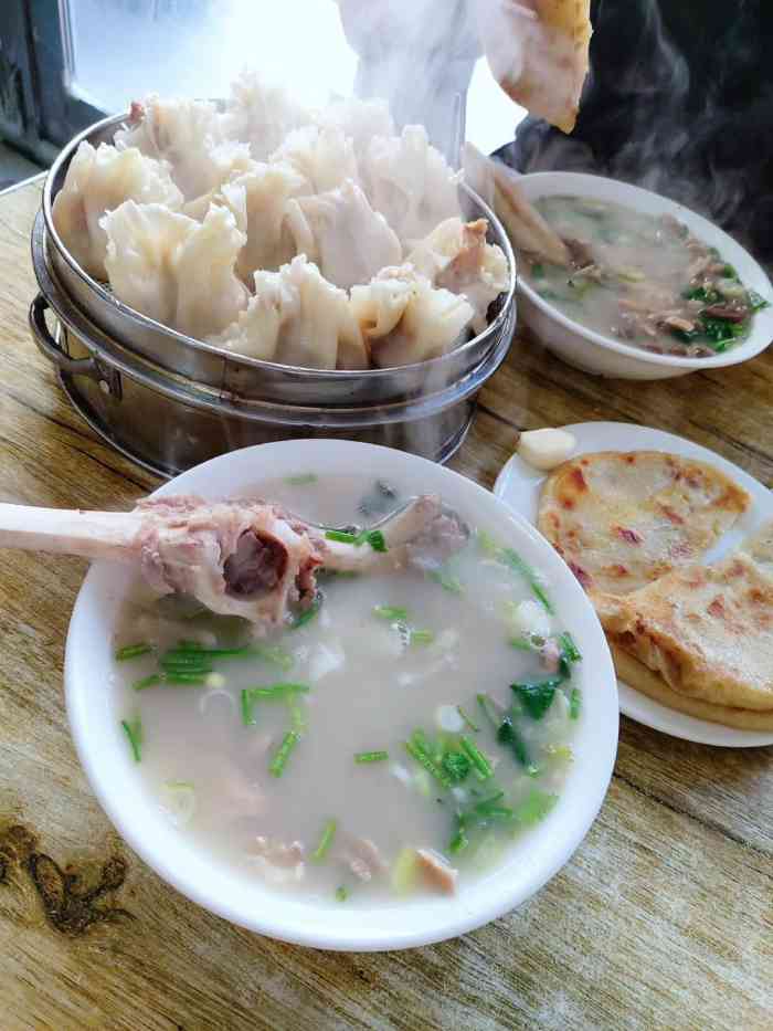 清真馅饼羊汤-"在家附近的一个小街上,搜附近搜到的,赶紧.