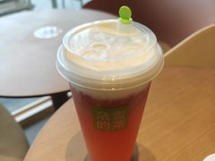 霸气香水芝士草莓-奈雪的茶(正弘城PRO+店)
