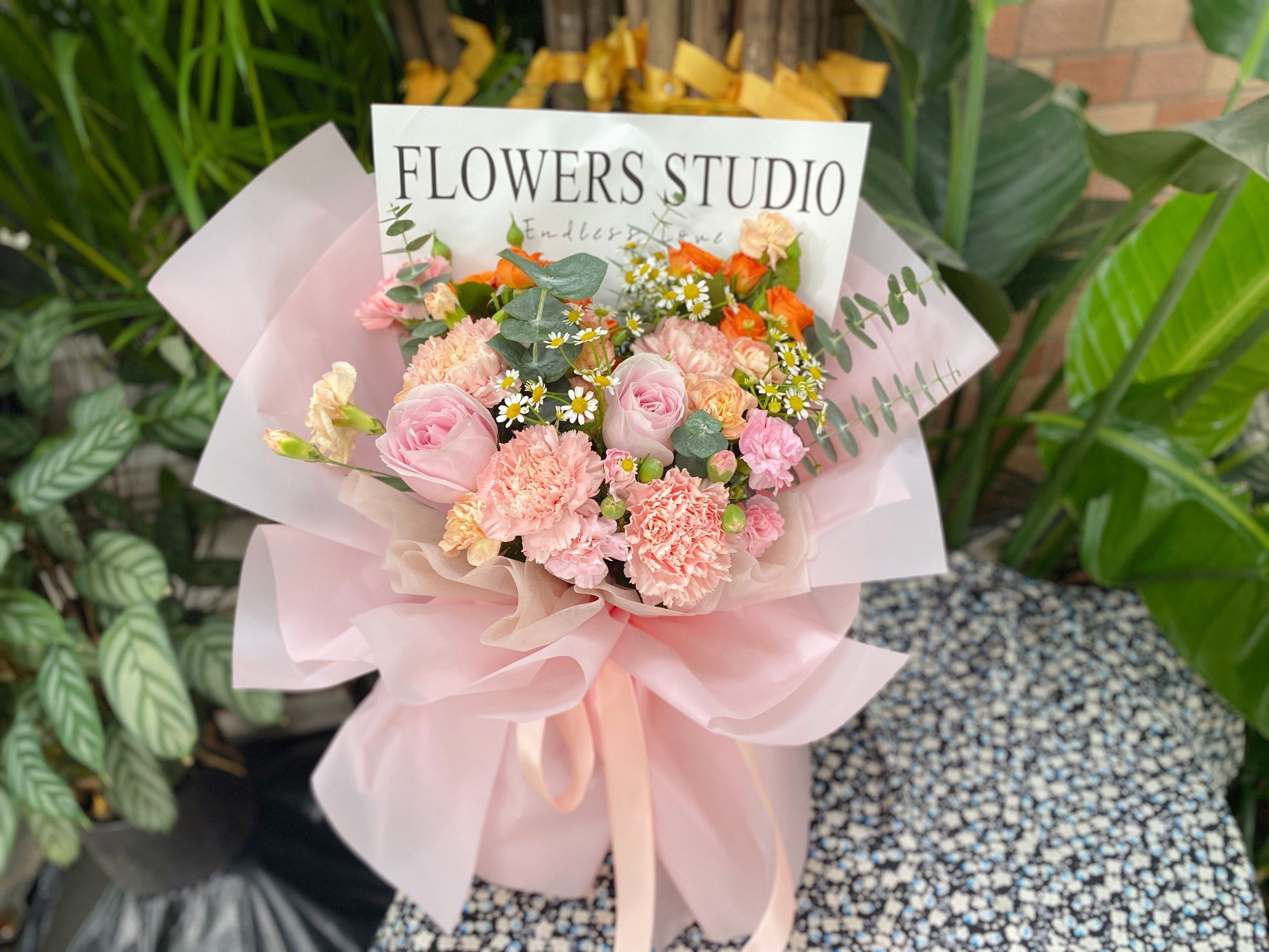 粉色系康乃馨花束