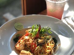 -Chom Cafe and Restaurant