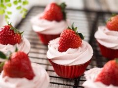 春樱草莓蛋糕-星巴克(蔡伦路店)