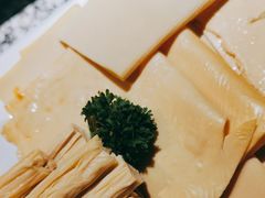 -老牌坊云南鱼豆花火锅(哈西万达店)