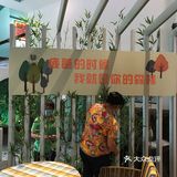 听店里小哥说要给它椰子肉吃，它才会跑出来，好吧