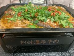 -何妹湿辣牛肉·粤式烧烤砂煲(桂雅路店)