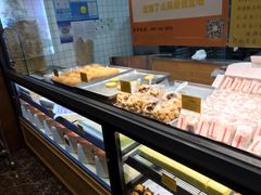面包甜点陈列柜-鲍师傅糕点(江苏路店)