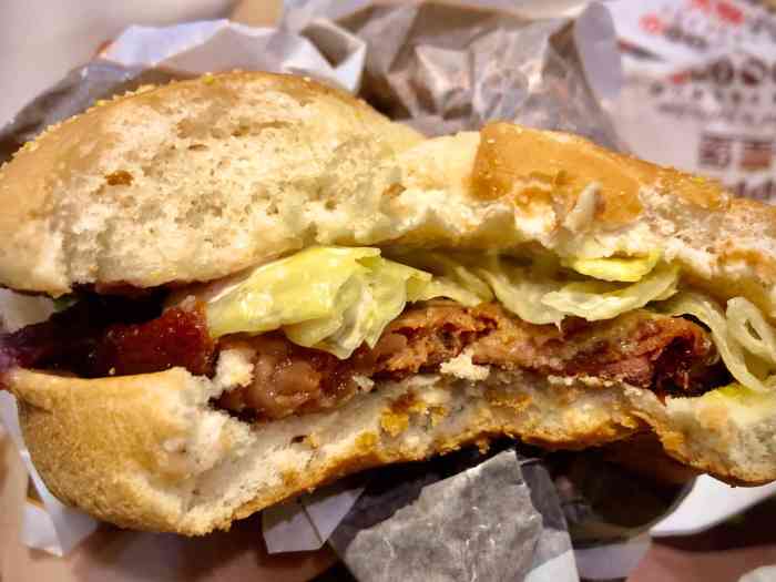 汉堡王(烟台新世界店)-"吃过早餐的我,中午总是不饿,但下午还很长.