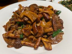 崂山菇炒肉-崂山水果园农家宴(泉水鸡店)