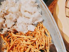 -老牌坊云南鱼豆花火锅(哈西万达店)