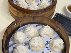 -莱莱小笼·乔艾
