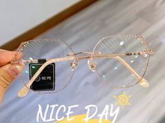 -宏宇眼镜蔡司依视路折扣店(兆佳眼镜城店)