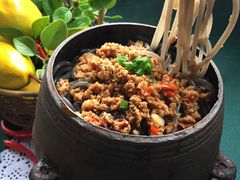 -刘姐啤酒鱼民族演艺餐厅(西街总店)