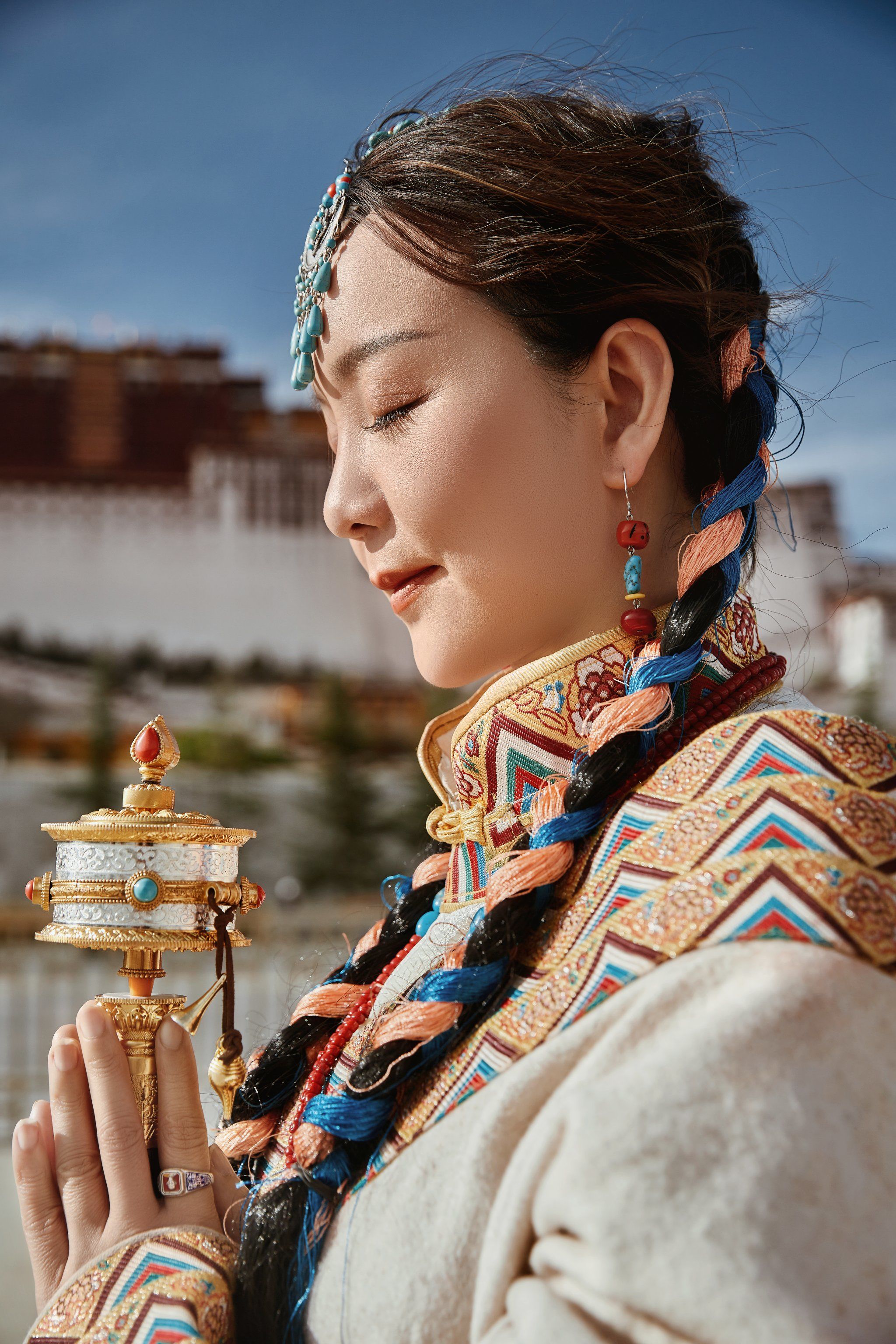 绝绝子的布达拉宫藏服写真