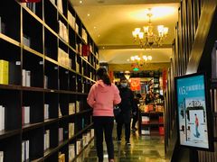 -钟书阁(松江泰晤士小镇店)