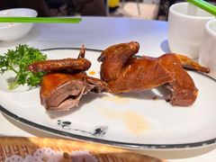 玻璃脆皮乳鸽-兴粤匯香港茶餐厅(宝山日月光店)